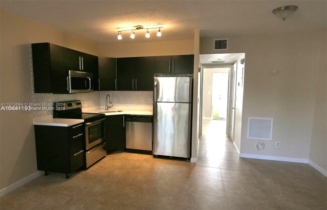 Photo - 1878 NE 46th St Unidad #C2 Rental