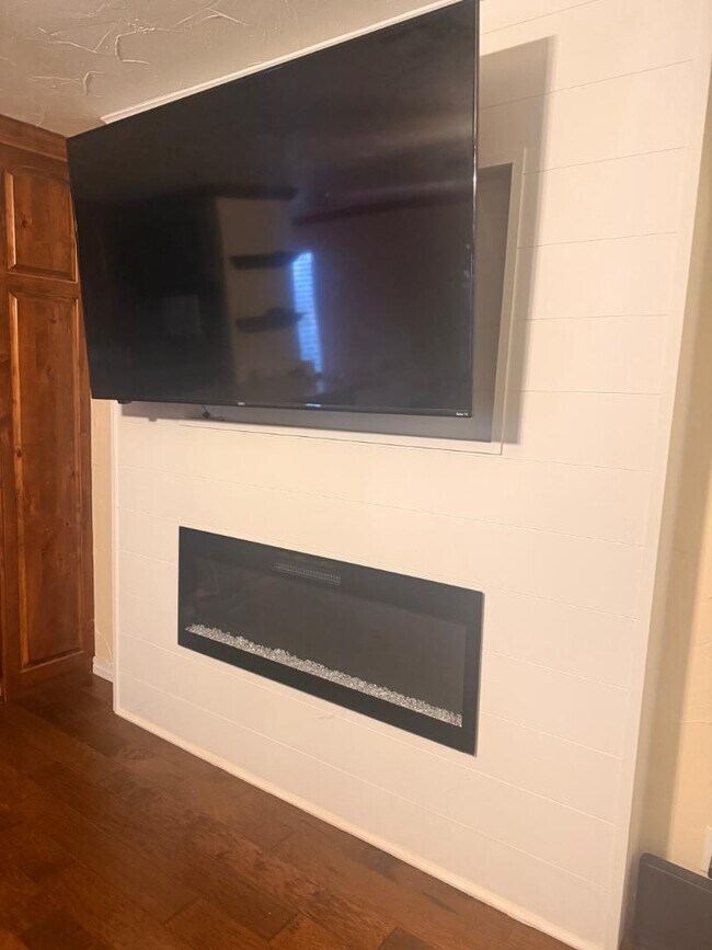 Photo - 1715 Oak Ave