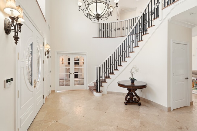 Photo - 590 West St
