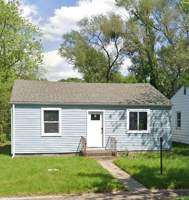 Amazing Deck at this 2 Bed 1.5 Home - Amazing Deck at this 2 Bed 1.5 Home