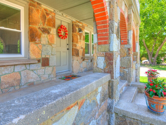 Photo - 734 E Boyd St