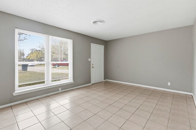 Photo - 344 Pennington Dr