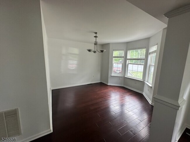 Photo - 293 Thistle Ln