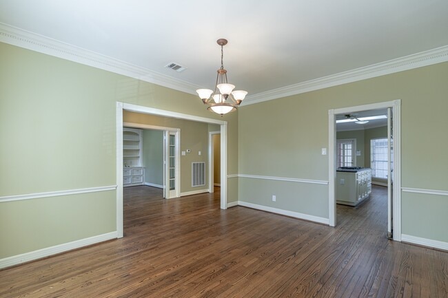 Photo - 4418 Jane St