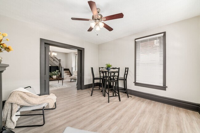 Photo - 418 E Oakland Ave