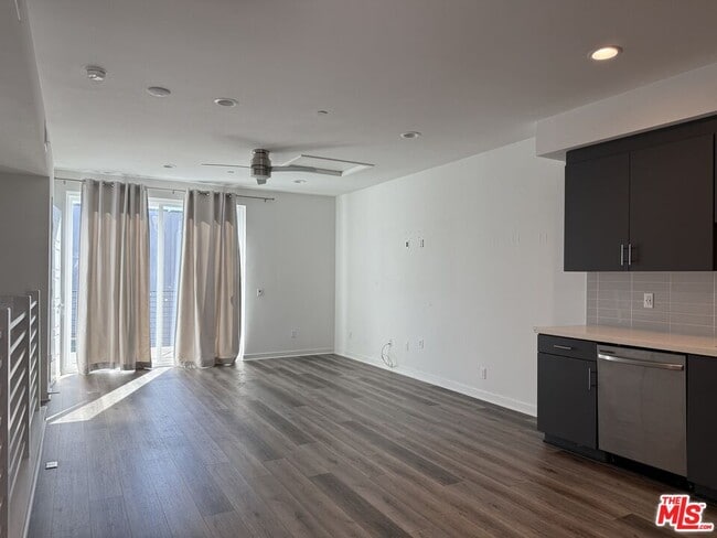 Photo - 2931 1/2 Denby Ave