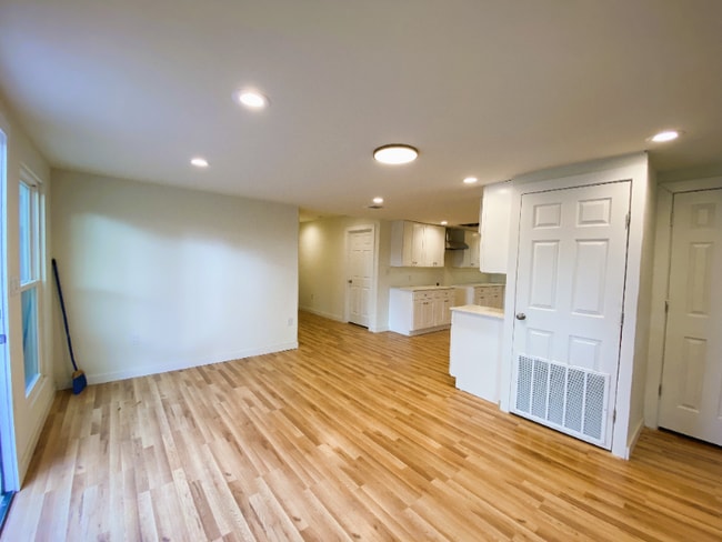 Photo - 201 Harmons Way House