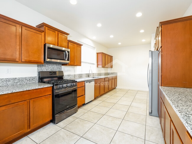 Photo - 18667 Granite Peak Ct