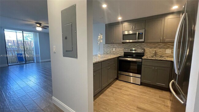 Photo - 16851 NE 23rd Ave Unidad A107