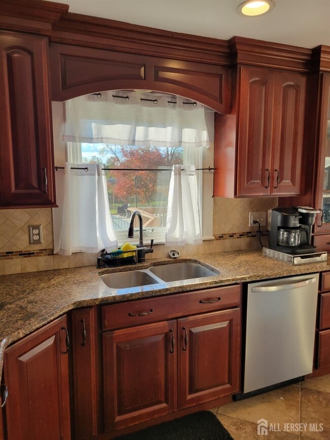 Photo - 2 Groendyke Cir