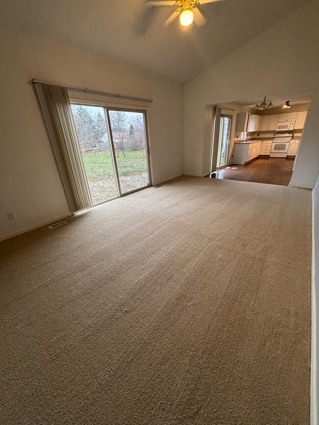 Photo - 6011 Hart St