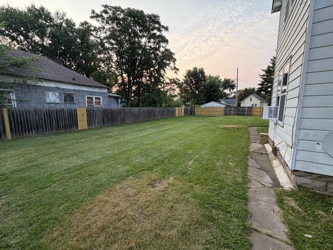 Photo - 2012 1st Ave