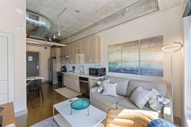 Photo - 728 N 3rd St