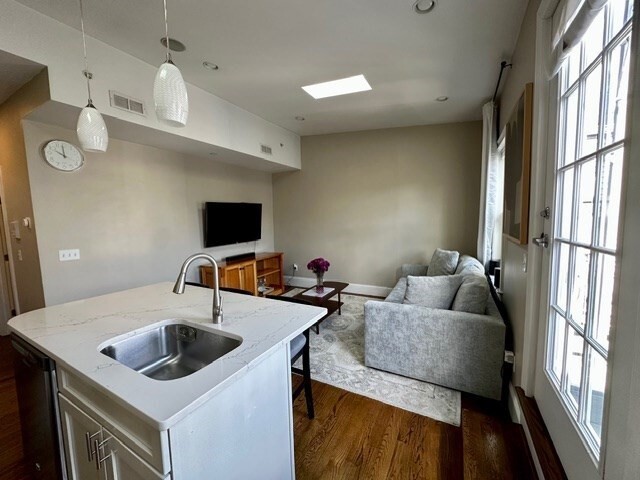 Photo - 180 W Seventh St Unidad 3