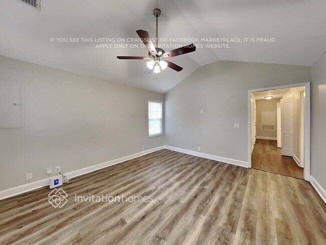 Photo - 916 Red Feather Trail