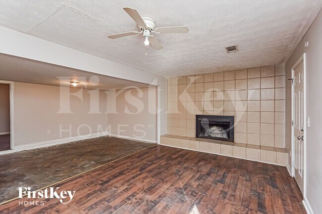 Photo - 975 Martin Rd