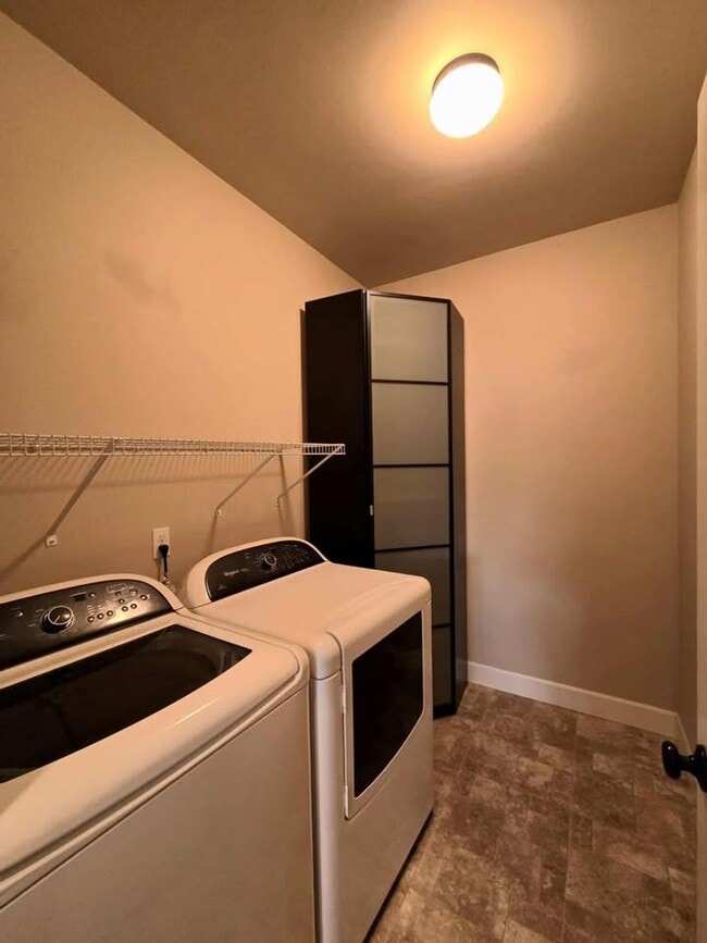 Photo - Large 3 bedroom, 3 bath newer build in sought after East Wenatchee neighborhood!