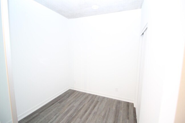 1808-1808 St Clair Ave W