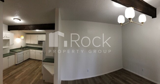 Photo - Large 3-Bedroom with Vaulted Ceilings