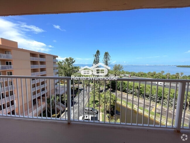 Building Photo - 7430 Sunshine Skyway Ln S Rental