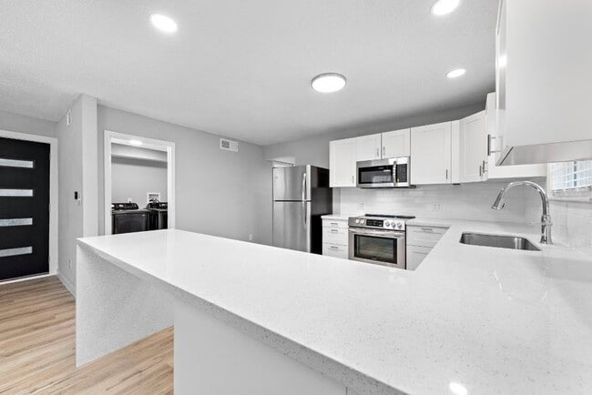 Photo - 3921 WYANDOTTE