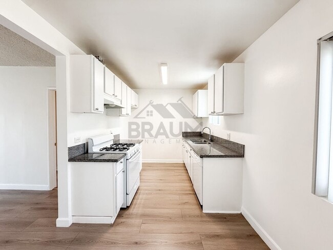 Photo - 19405 Haynes St Unidad 9