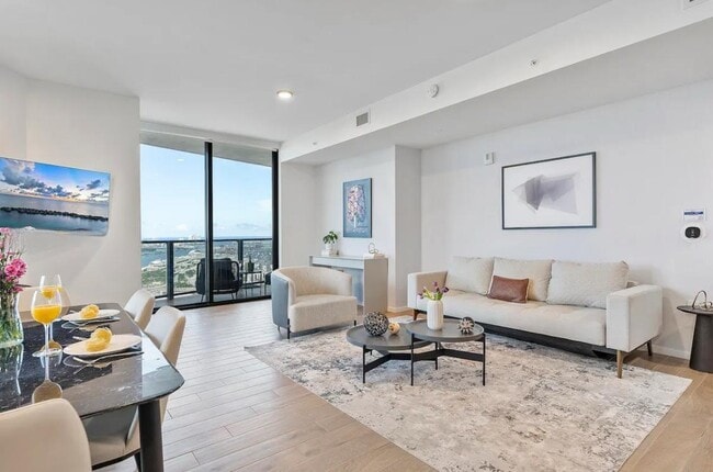 Building Photo - 398 NE 5th St Unit 4109