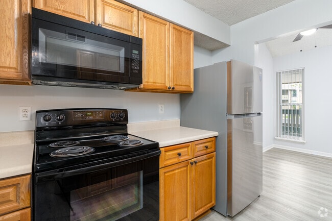 2BR, 1BA - 870SF - Kitchen - Ashwood Apartments
