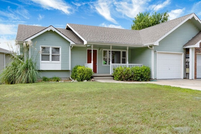 Photo - Large town house for rent!