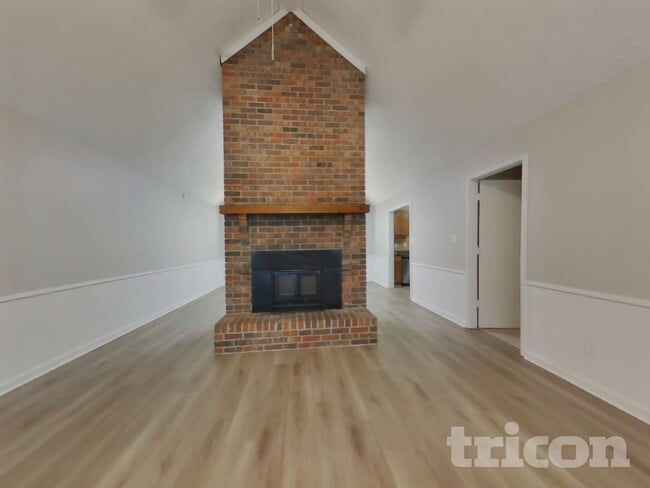 Photo - 2395 Wales Dr