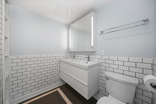Photo - 2642 N Sacramento Ave Unit G