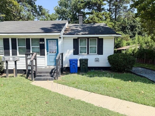 Building Photo - 2108 Rogers Dr
