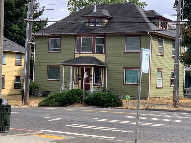 View of building from Wright's Park - 620 6th Ave Unit 1
