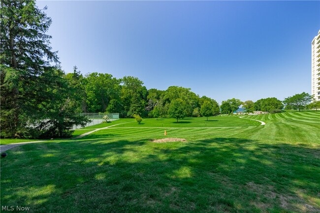 Photo - 1 Lakeshore Blvd