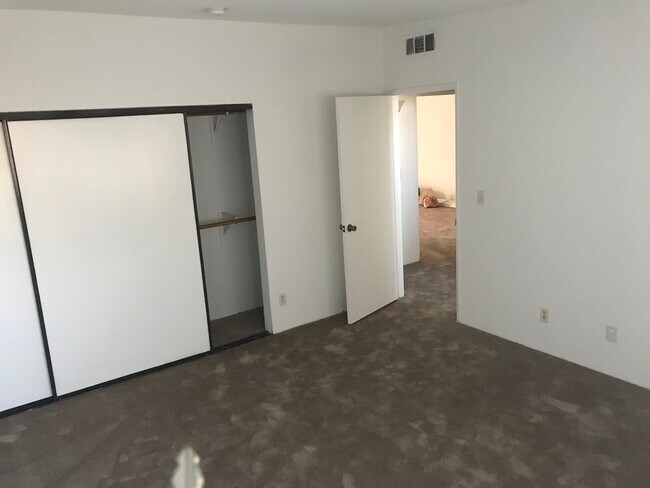 14141 Tiara St Unidad 13