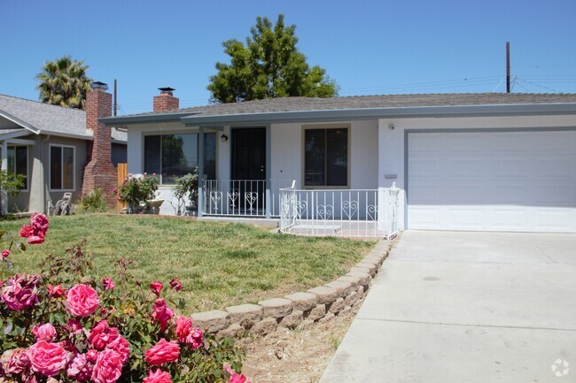 Building Photo - AMAZING Updated 3 Bedroom/2 Bath Home in G...