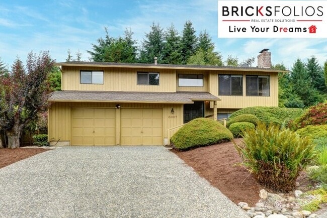 Photo - Redmond Gem! Live in the award-winning Lake Washington School District.