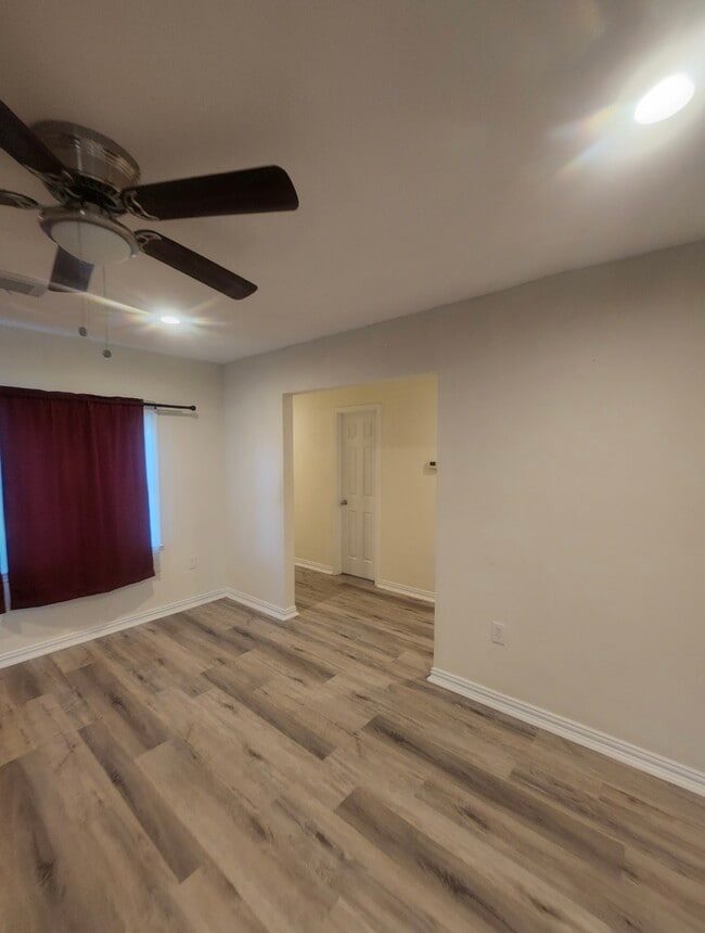 Building Photo - 3300 Dickinson Ave Rental