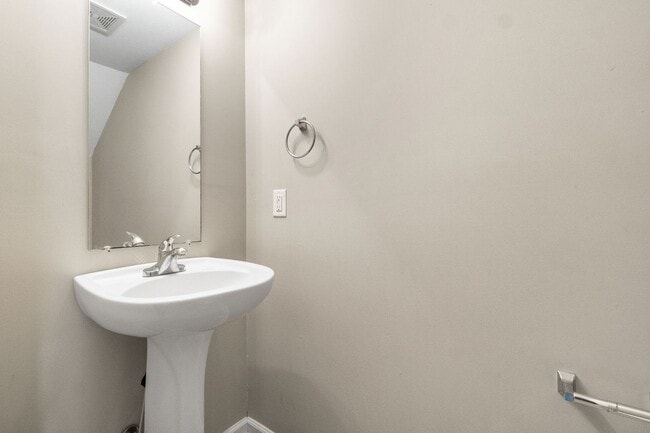 Photo - 2 Bedroom 1 1/2 Bathroom Townhome!