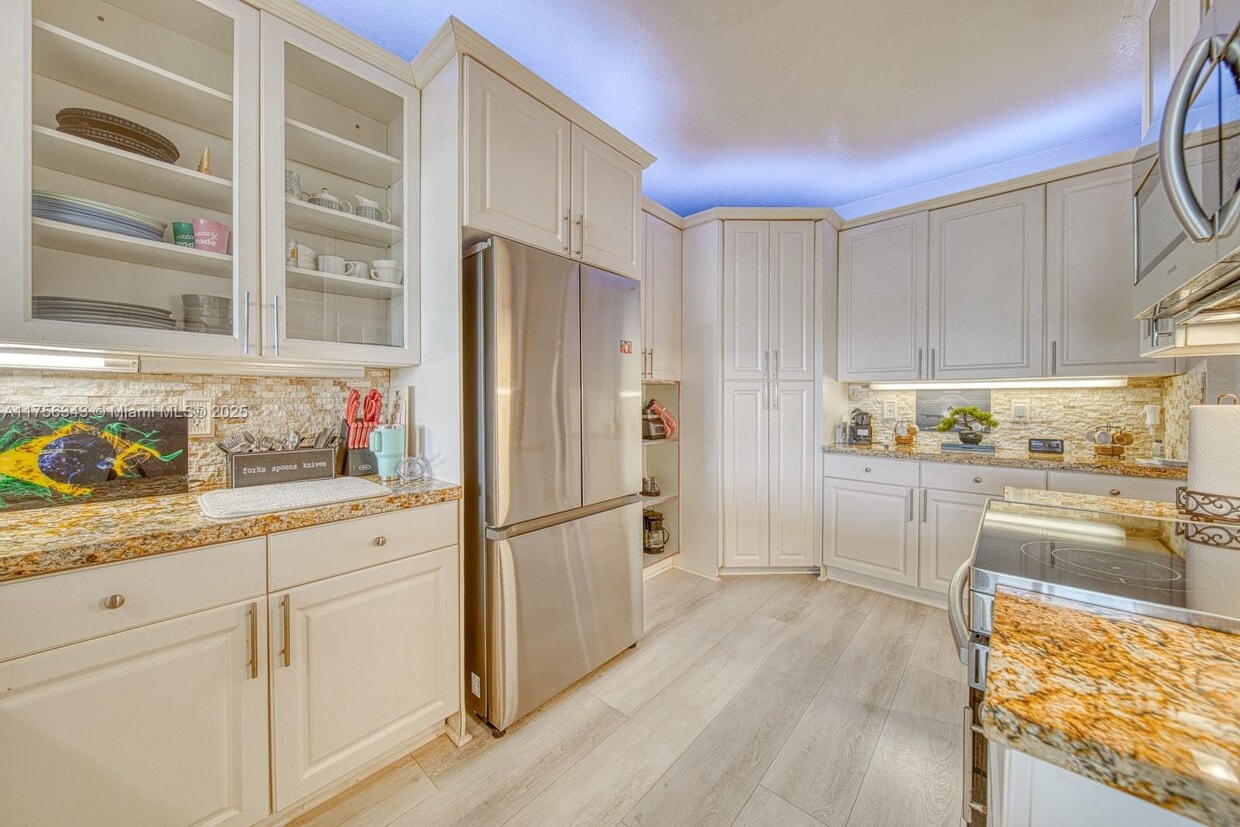 Photo - 10700 NW 66th St (Doral, FL)