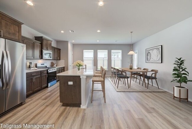 Photo - Gorgeous 4/2.5/2 on a corner lot!