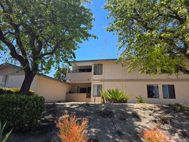 Spacious coastal close 2 bedroom condo wit... - Spacious coastal close 2 bedroom condo wit...