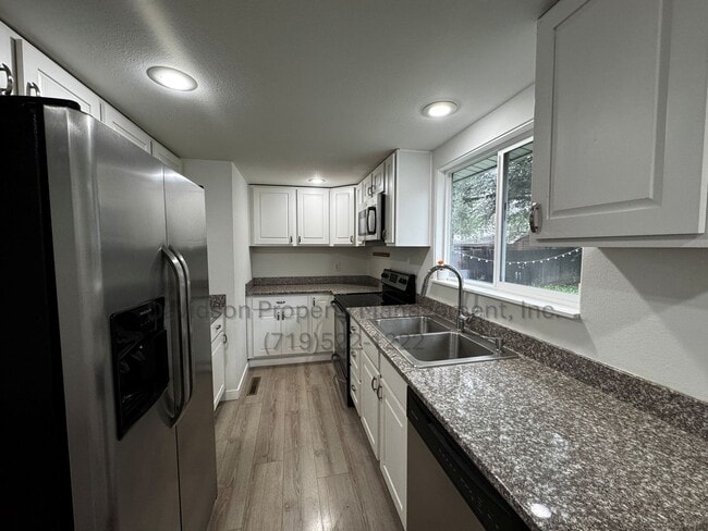Photo - Cozy and Updated 3 Bedroom House in Stratm...