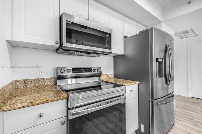 Photo - 19501 W Country Club Dr Unit 515