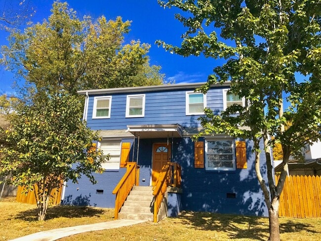 Building Photo - East Nashville Duplex Unit Chicamauga A - Owner Vendors Rental