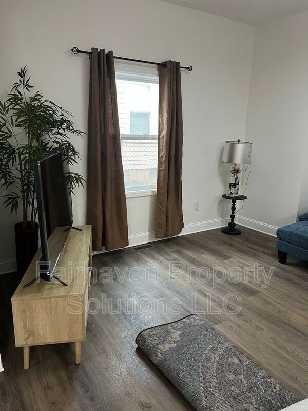 Photo - 2827 E 5th Ave