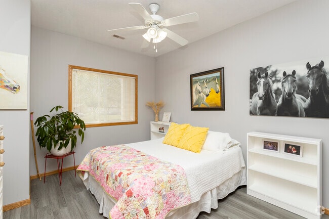 2BR, 2BA - 1,079 SF