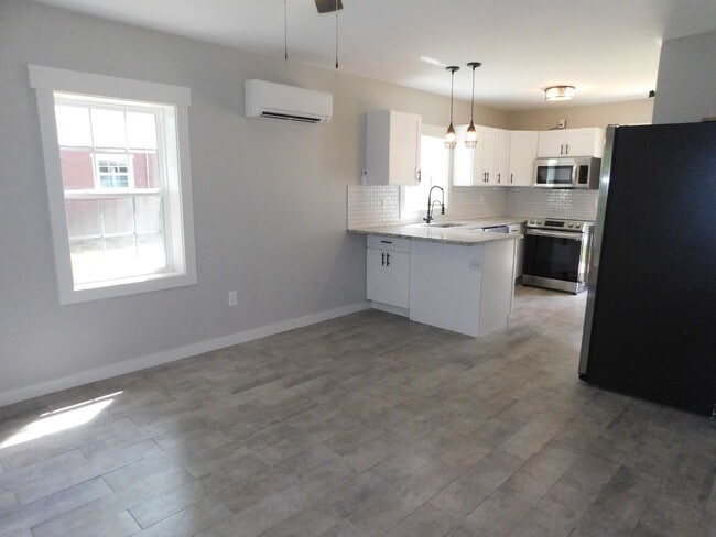 Photo - Newly Renovated 2 bed 1 bath cottage