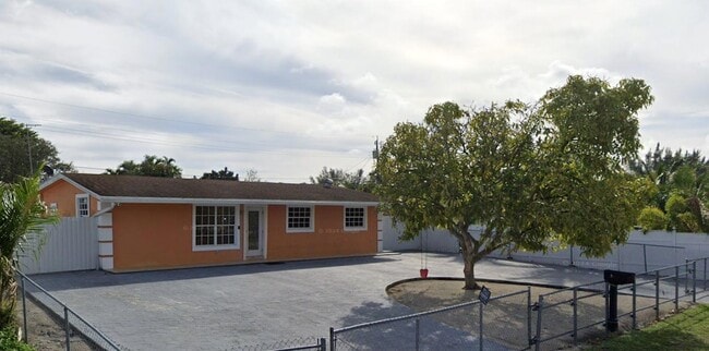 Building Photo - 584 Vossler Ave