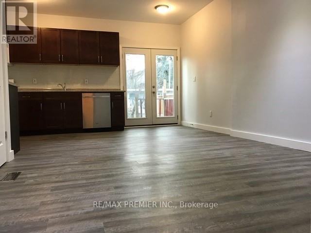 Photo - 176 Coxwell Ave